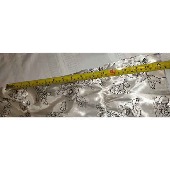 Style & Co Satin Blouse Top 16W Embroidered Black White Flared 3/4 Sleeves - Picture 16 of 16